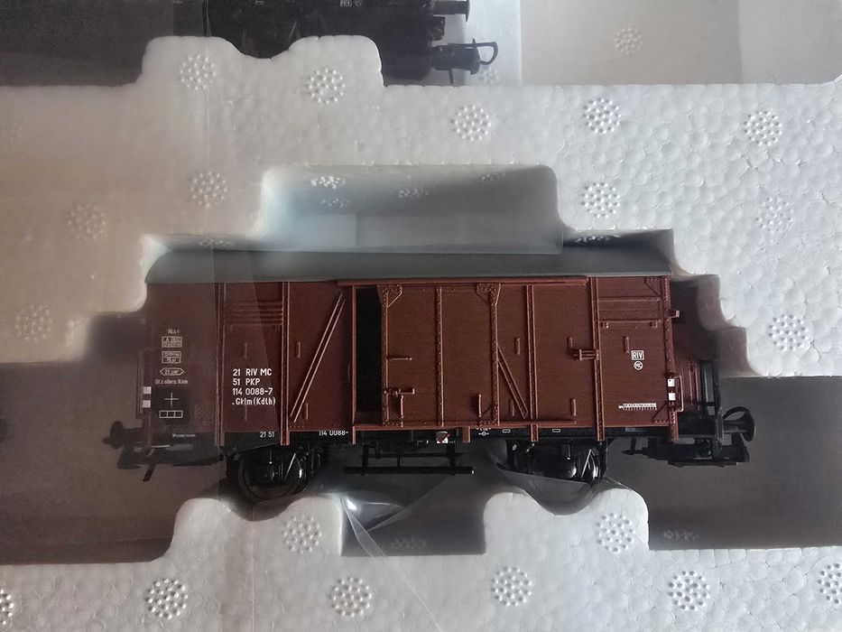 Zestaw 4 nowych wagonów towarowych PKP Roco