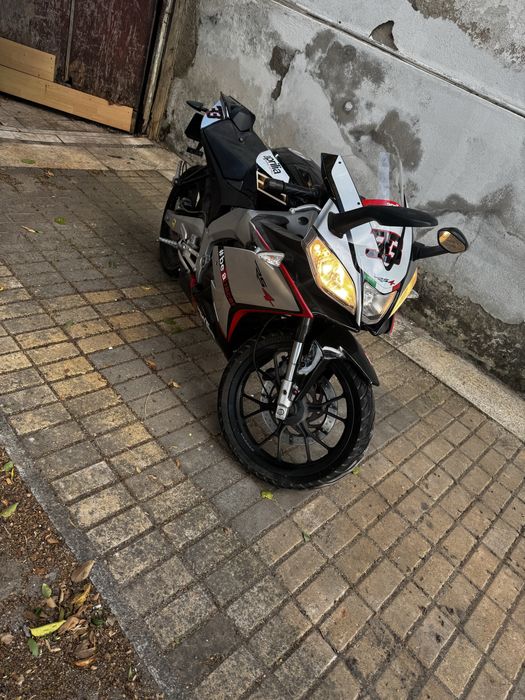 Aprilia rs4 125.