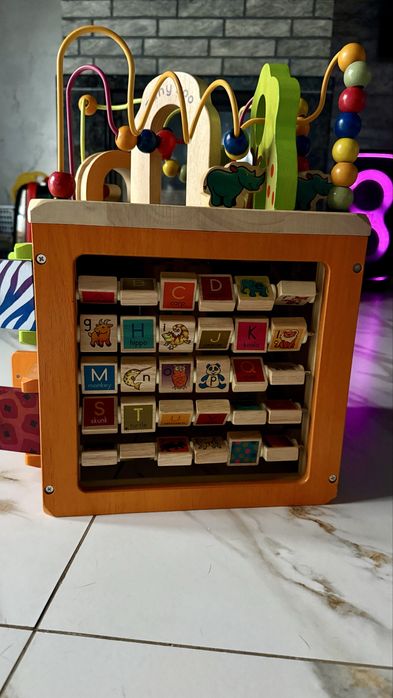 Бізі куб Battat