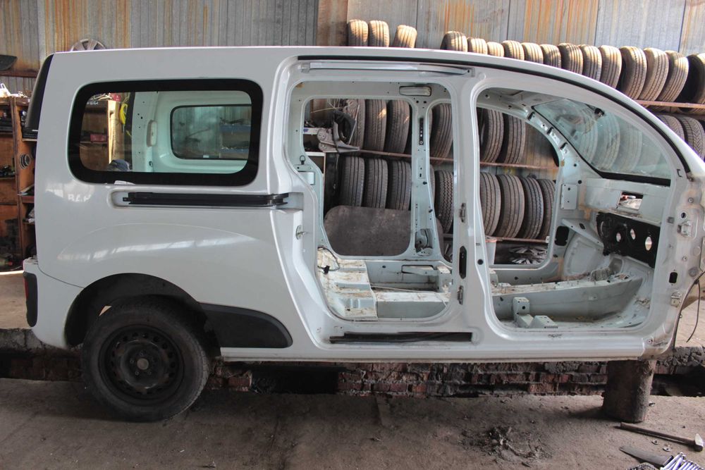 Бочина Боковина Кузов максі база Renault Kangoo 2008-2025
