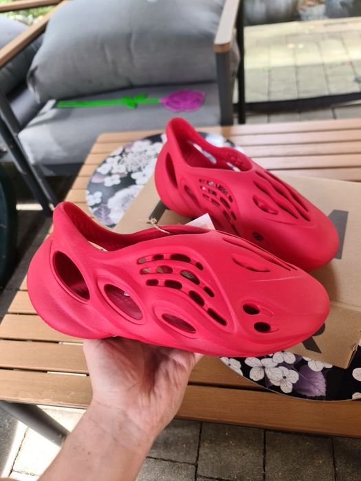 Yeezy foam vermillion