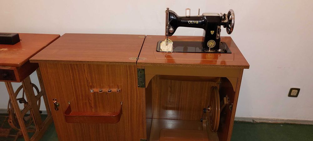 Màquina de Costura Oliva CL 45 + Estrutura de metal original