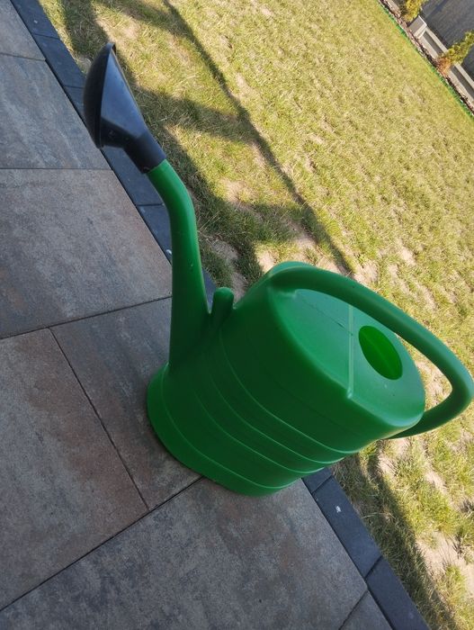 Duża konewka do podlewania nowa!