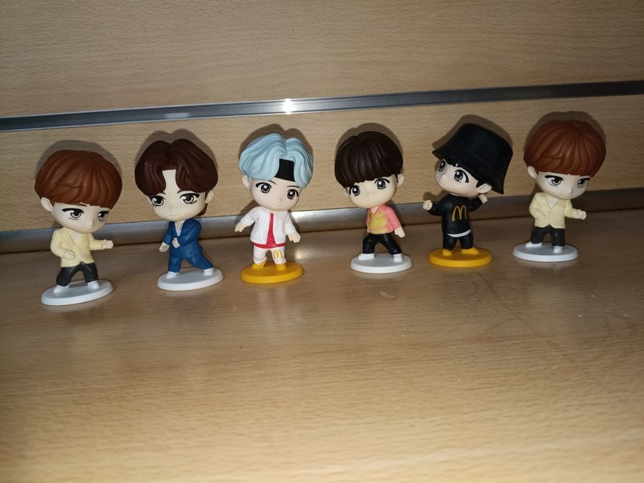 6 Tiny Tan Figures 
Without Box.484549834971566080