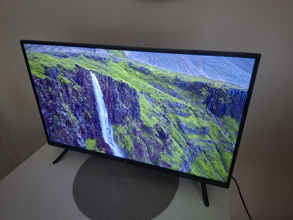 Telewizor Android Wifi Yotube Netflix DVBT2 Hevc bezramkowy polecenia glosowe