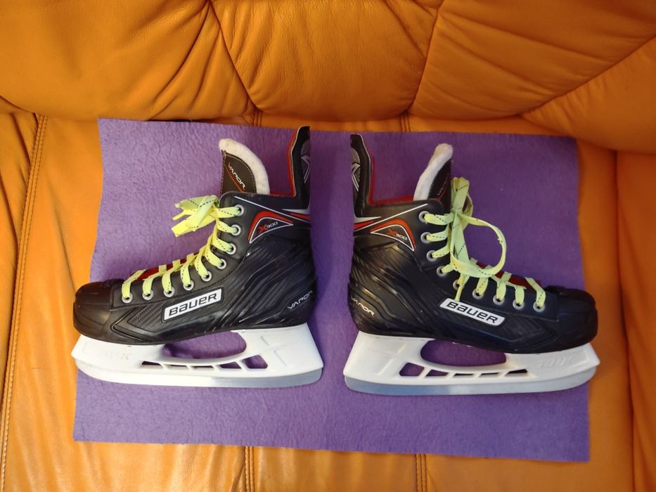 Łyżwy hokejowe  BAUER VAPOR X300. Rozmiar 40,5 wkładka 25,5 cm Super stan