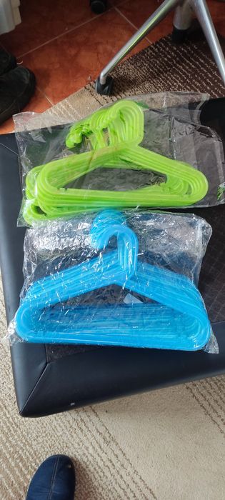 34 cabides criança "IKEA" coloridos