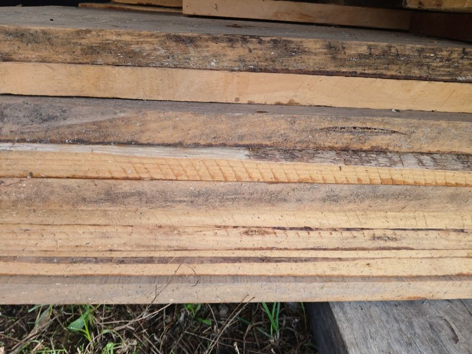 Madeira de pinho manso