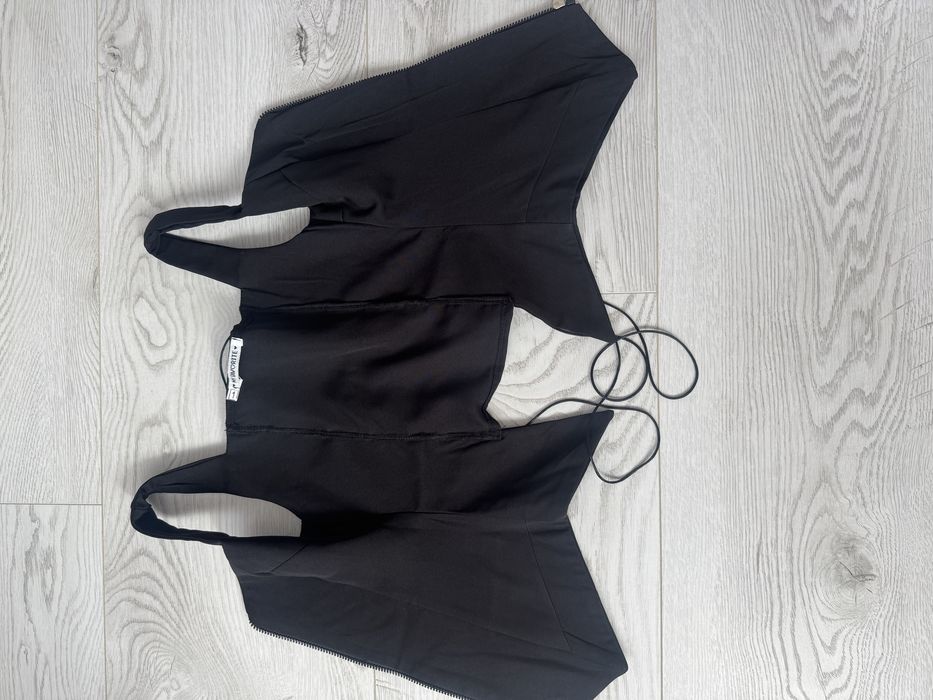 Стильний чорний корсет із замком - підкреслює фігуру