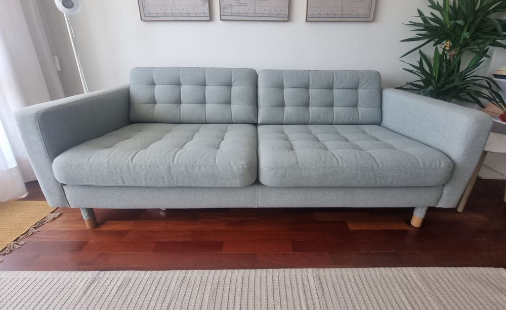 Sofá de 3 lugares verde claro