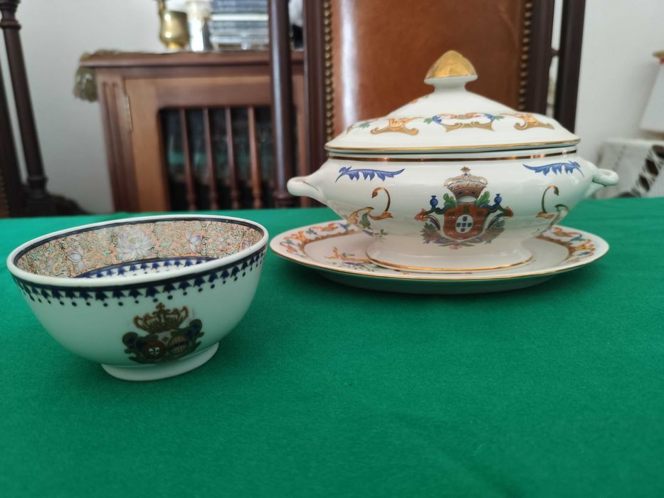 Conjunto de chá em porcelana armoriada - Venda ou troca