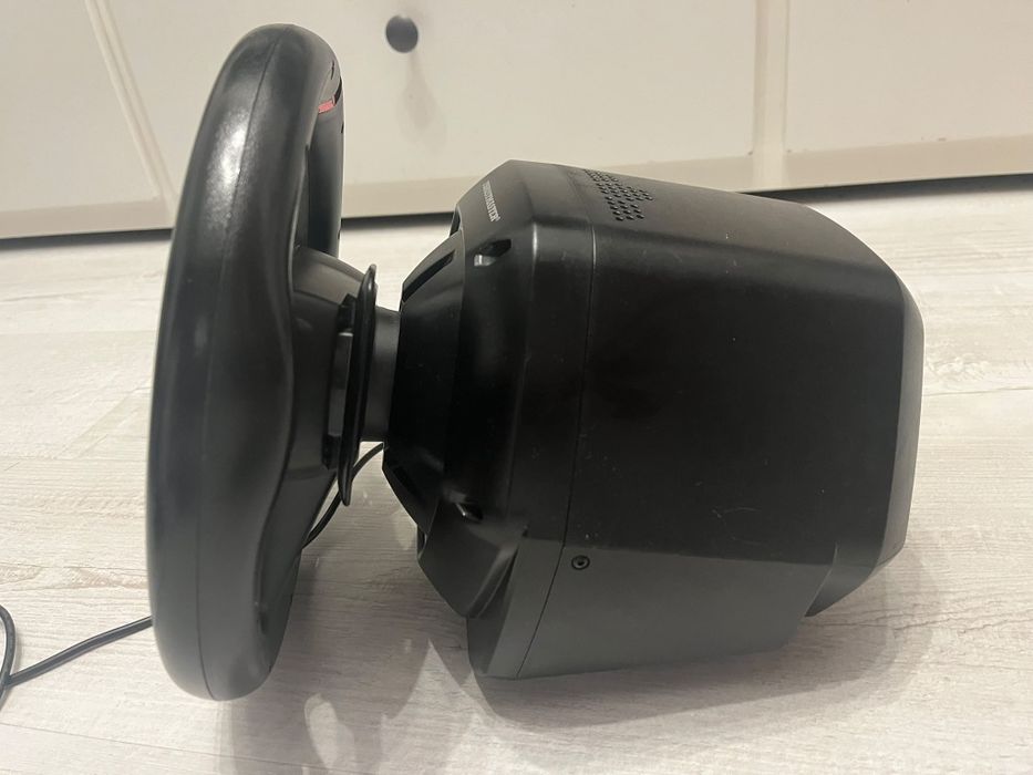 Thrustmaster T128 z oryginalnymi pedałami