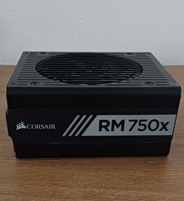 Fonte de Alimentação Corsair RM750x