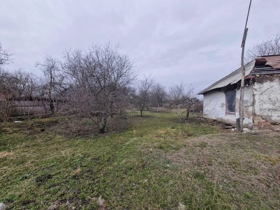 Земельну ділянку
