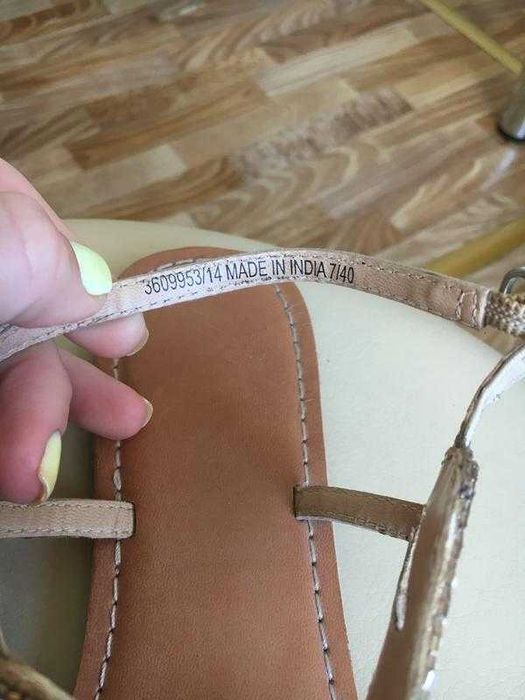 красивые фирменные босоножки 40р