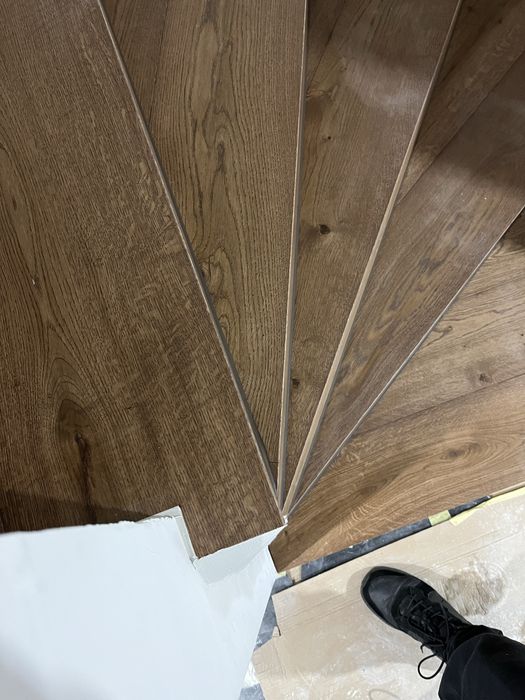 Сходи.Паркетна дошка.Вкладання на бетонні сходи.