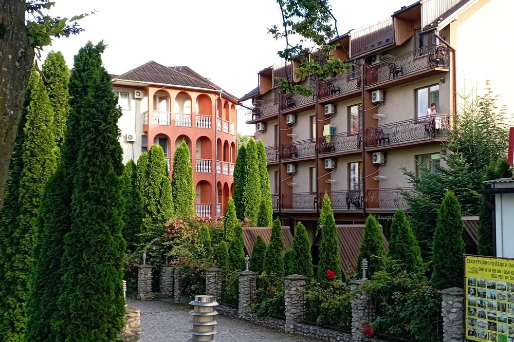 Продаємо сучасний будинок курорт Поляна