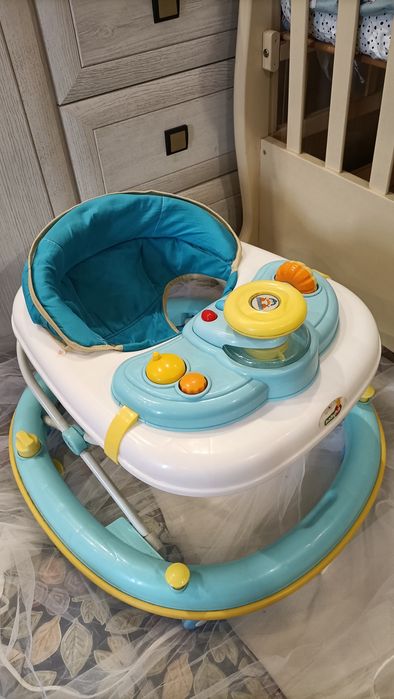 Продам музыкальные ходунки .