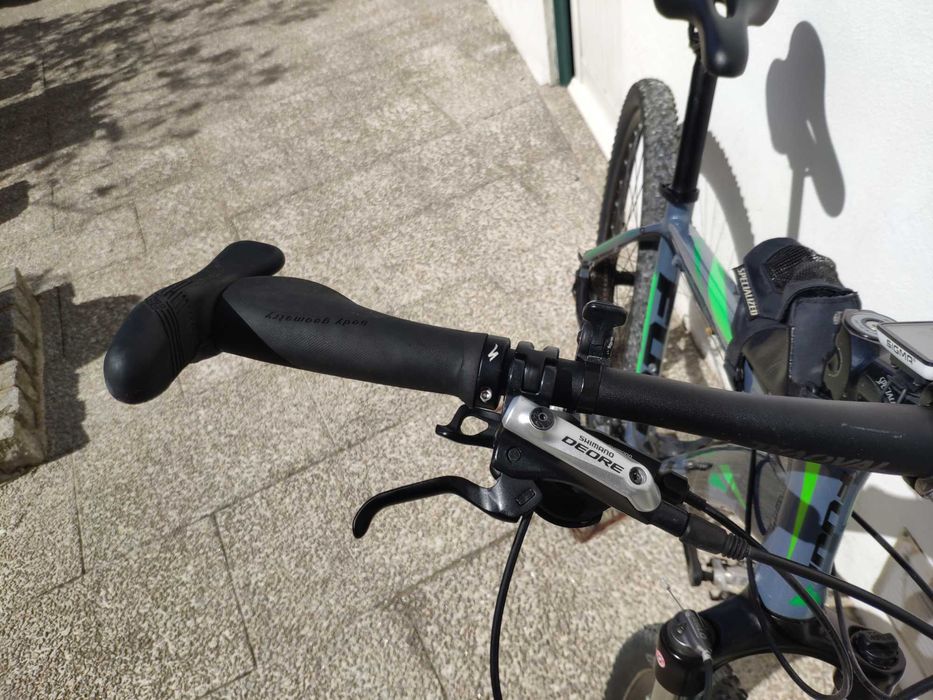 Vende-se Bicicleta Fuji Roda 29 – Equipada para Aventuras!