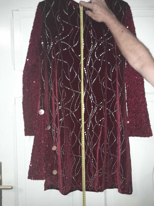 Sprzedam dwie nowe, piękne, czerwone sukienki imprezowe z cekinami