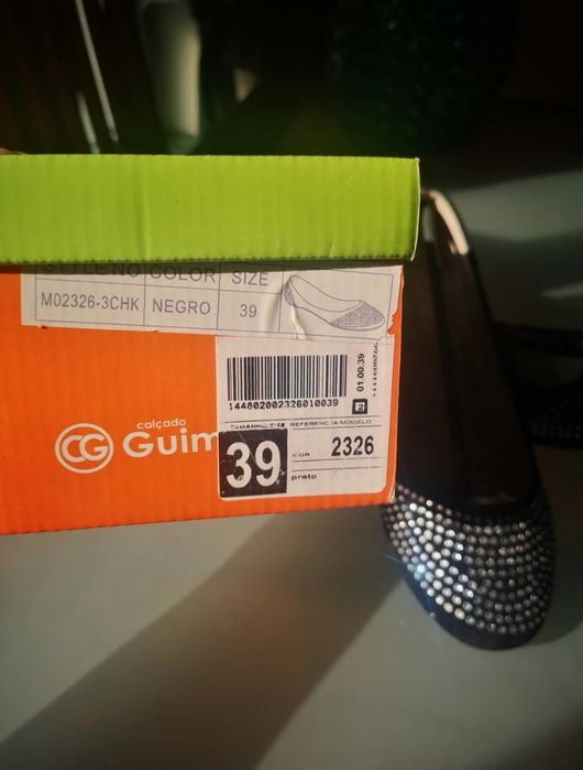 Sabrinas pretas com brilhantes