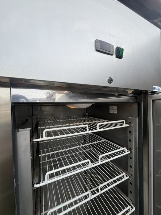 Sprzedam szafę chłodniczą.