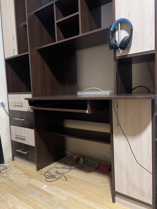 Стіл компʼютерний