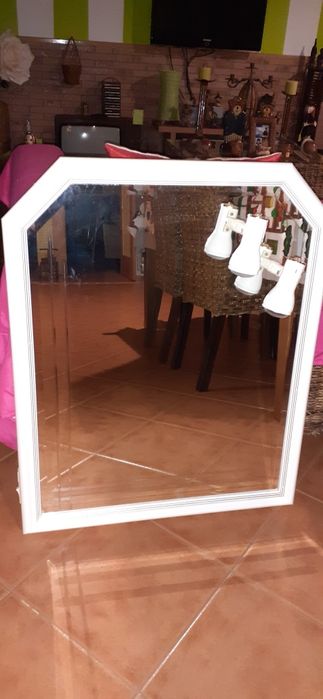 Espelho muito bonito com luz branco