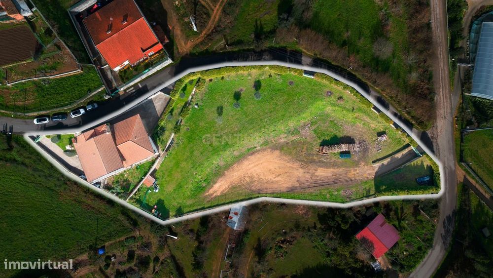 Deslumbrante Quinta T5 com terreno urbano de 5000m2 em Aguiar de Sousa