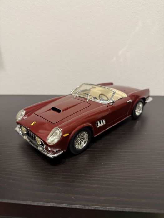 Ferrari 250 GT Califórnia 1/18