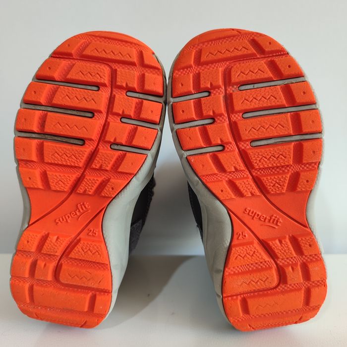 Продам зимові сапожки superfit