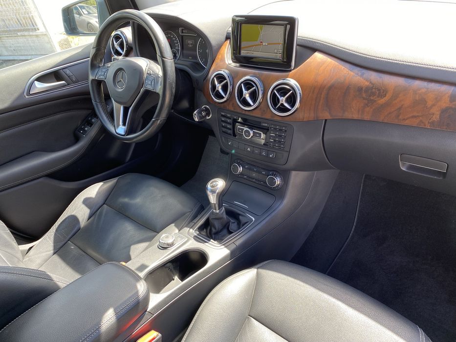 Mercedes-Benz B180d - 112 mil kms