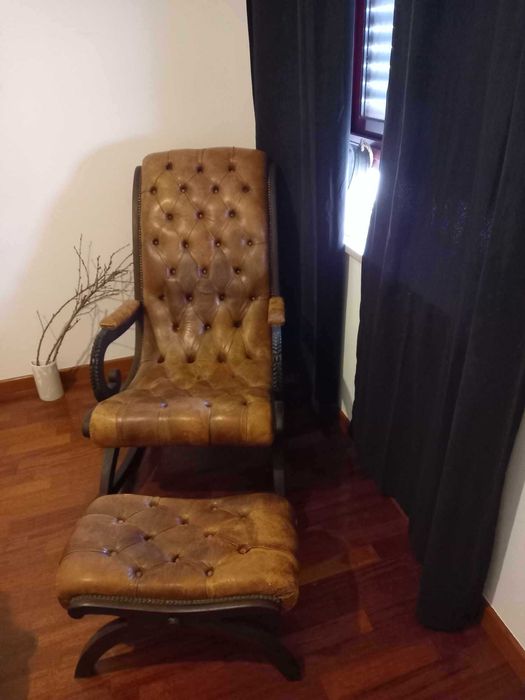 Cadeira de baloiço com banqueta