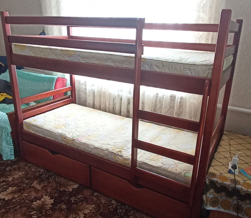 Продам двухярусне ліжко