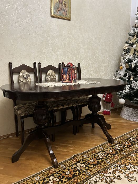 Стіл для гостей стіл у вітальню