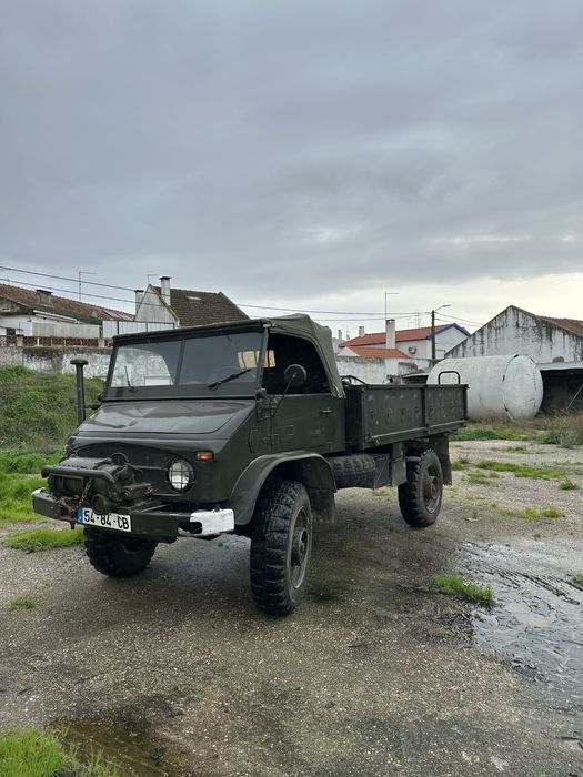 Unimog 404 gasolina com muito material reposição