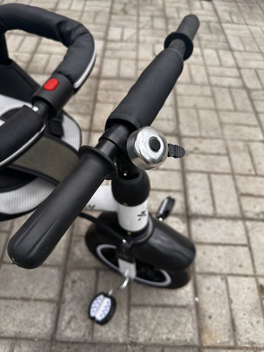 Детский велосипед и коляска