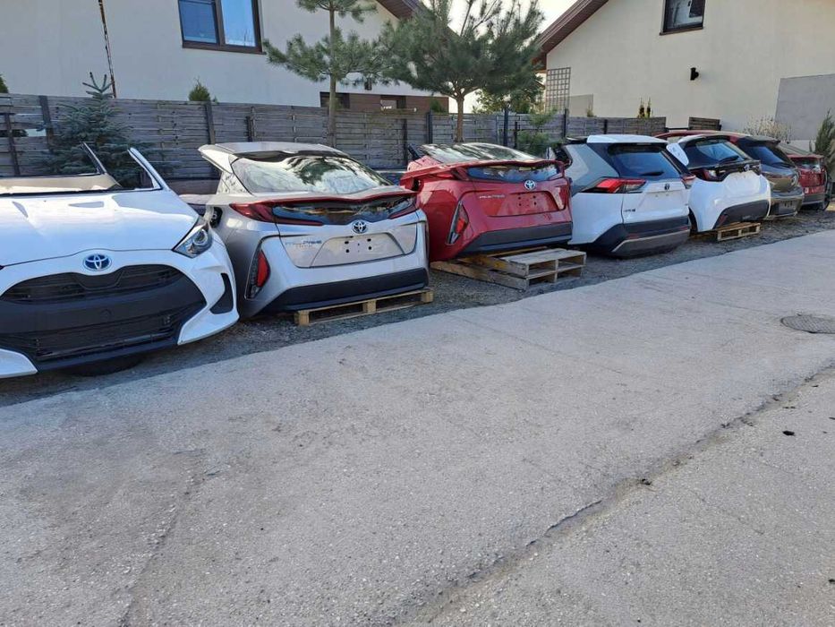 Розборка Toyota Тойота запчастини б/у нові RAV4 C-HR Yaris Cross Corolla Cross Highlander Hilux Prius Auris Proace шрот розбірка