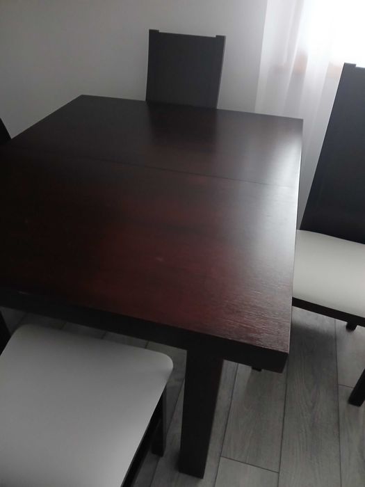 Stół  z 6 krzeslami drewniany