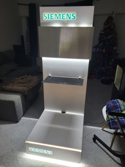Expositor com eliminação led ideal para tv e PS
