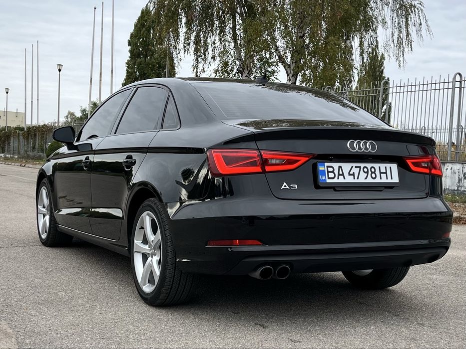 Машина Audi  A3 2016