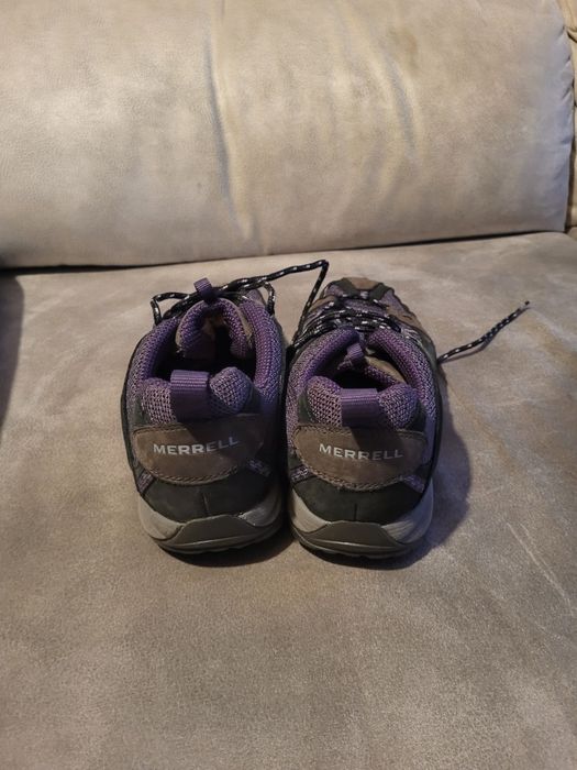 Ténis Merrell 
Estão em óptimo estado!
Tamanho 39
Ténis