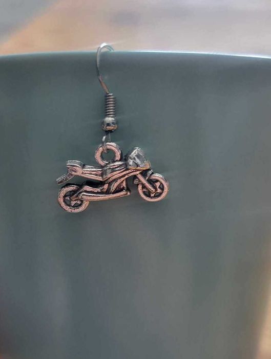kolczyki w kolorze srebrnym stalowe motocykl motor
