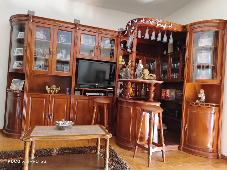 Vendo bar em madeira maciça