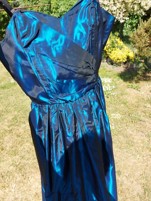 Sukienka na ramiączkach okazyjna midi