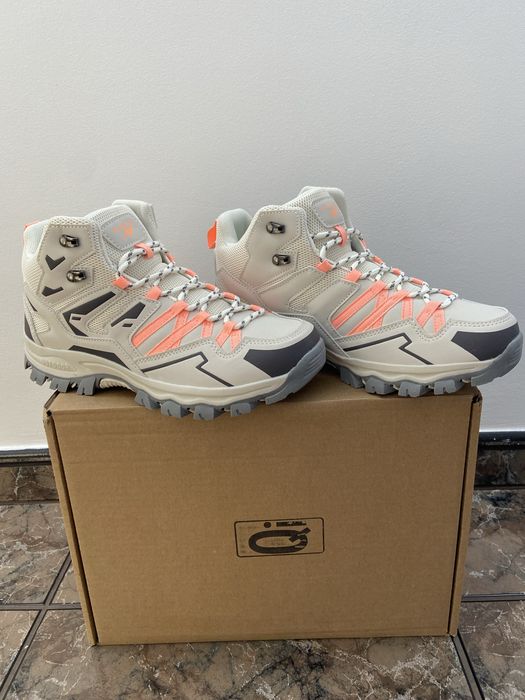 Nowe  buty  trekkingowe  damskie/mlodziezowe  rozmiar  41 .