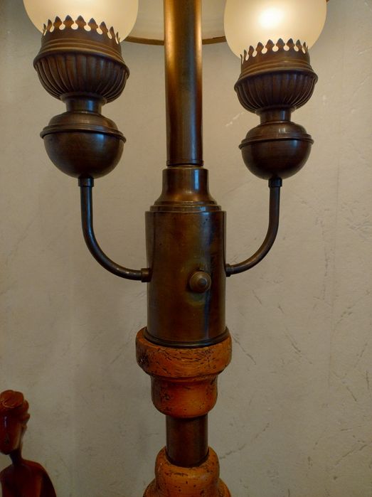 Lampa podłogowa drewniana vintage.