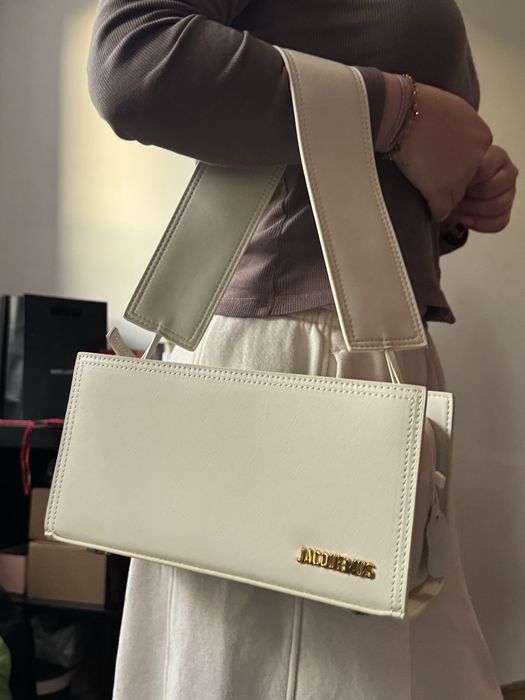 Jacquemus mleczna 26 cm