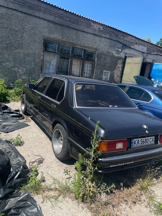 Продам BMW E23 735i