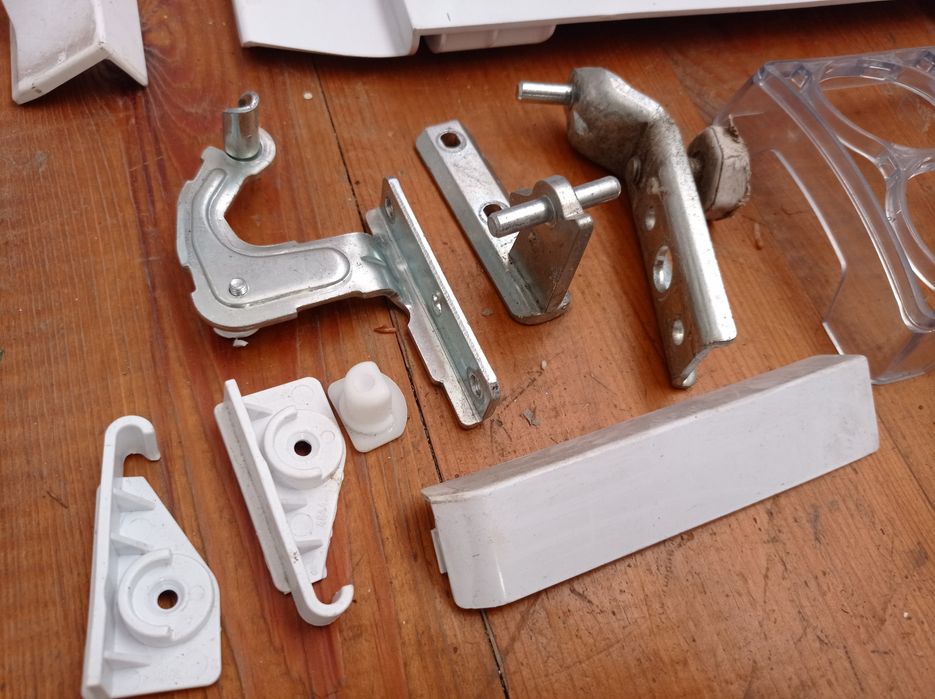 Wyposażenie lodówki Beko CN232220 zawias szuflada rączka